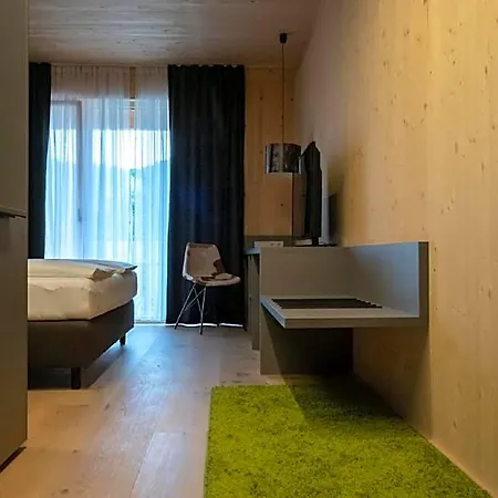 Gaestehaus & Hofkueche Oellerer מלון